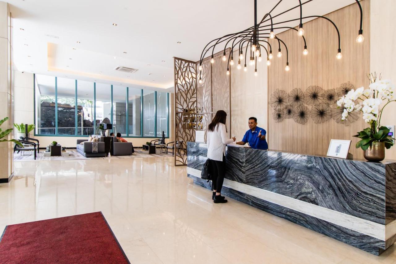 One Uptown Residence Bgc Pateros Esterno foto